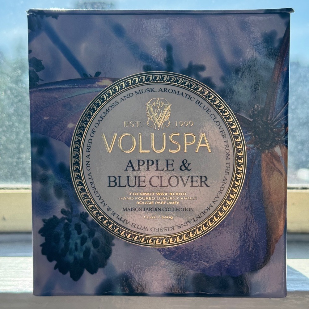 VOLUSPA APPLE & BLUE CLOVER CANDLE